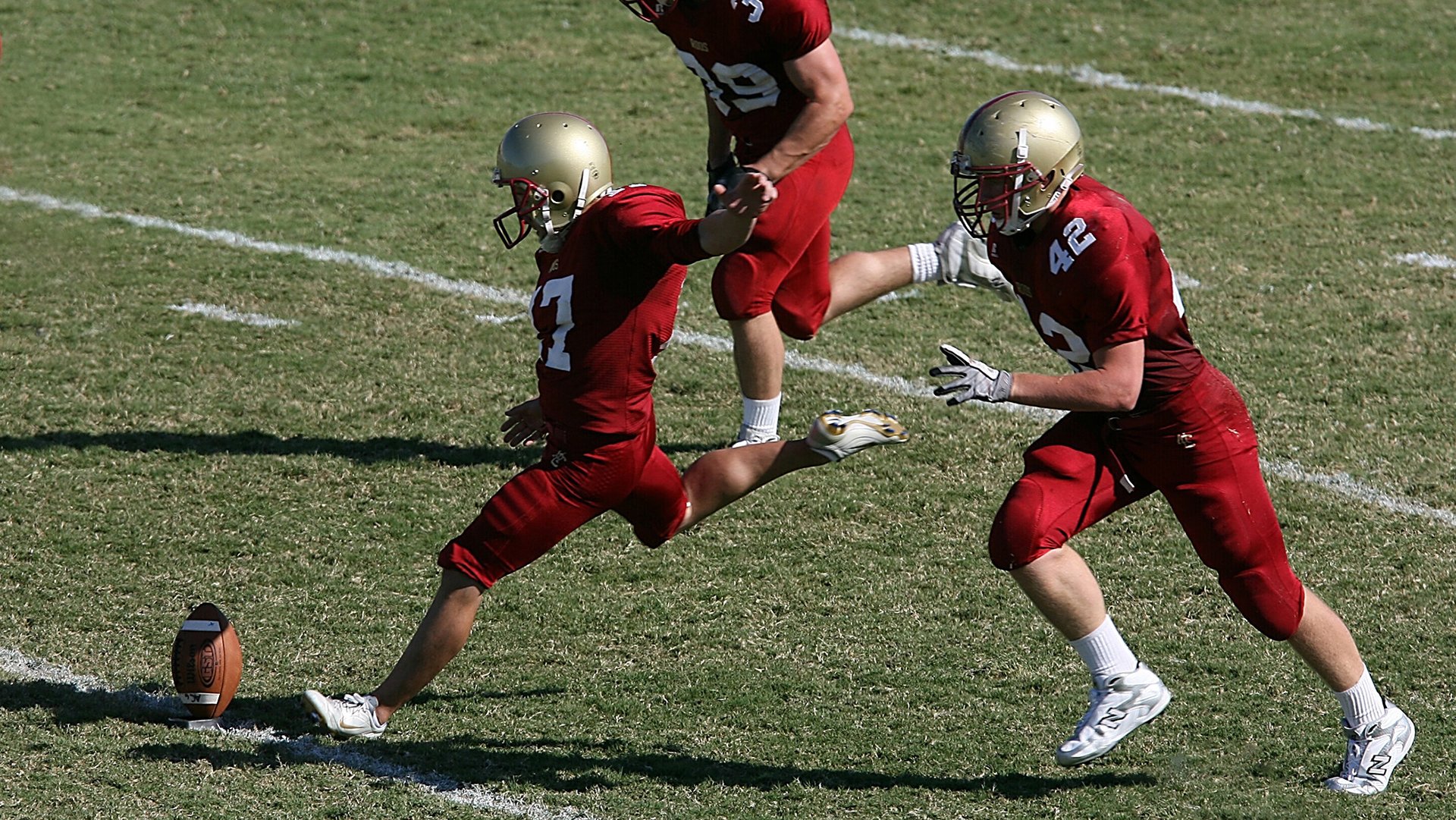 西雅图海湾者防守密集，阻击对手锋线，西雅图海湾人球衣